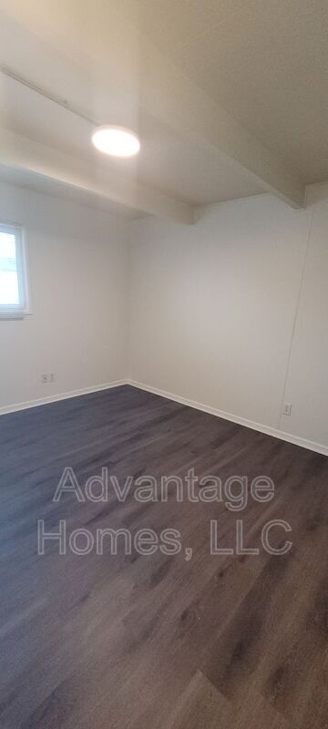 Building Photo - 829 N 70th Terrace