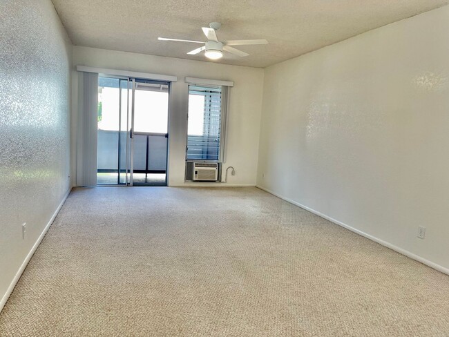 Building Photo - 2 Bed, 2 Bath Townhouse in Salt Lake near Stadium Mall & Rail Station!