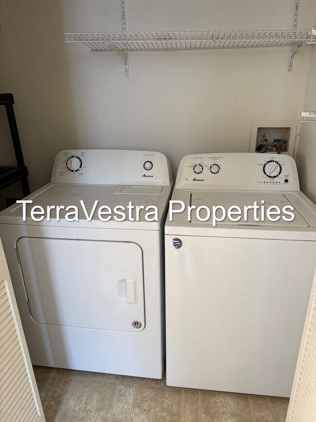 Building Photo - 101 N High St