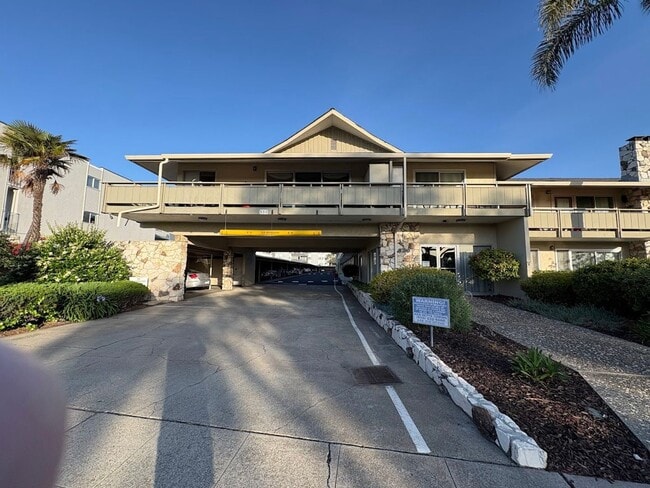 Building Photo - 339 Broadway