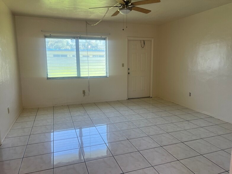 Building Photo - 525 NE 150th St