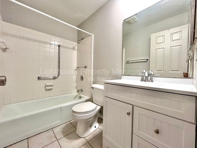 Building Photo - 2235 29th St SW