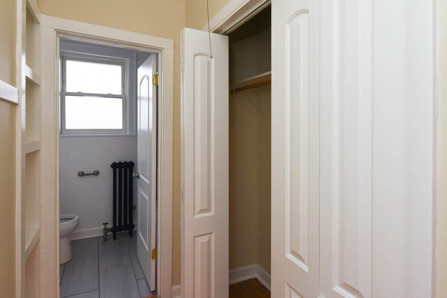 Building Photo - 4826.5 W Addison St