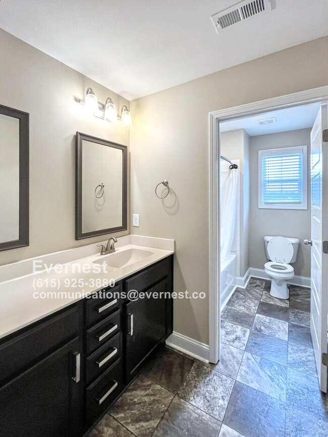 Building Photo - Spacious 4-Bedroom Home with Modern Comfor...