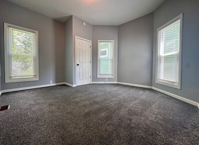 Building Photo - Live Where Charm Meets Convenience – 2BR in Farrington’s Grove