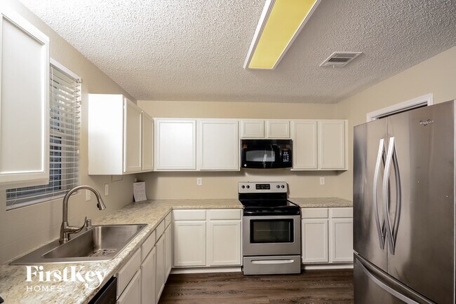Building Photo - 313 Butch Cassidy Dr