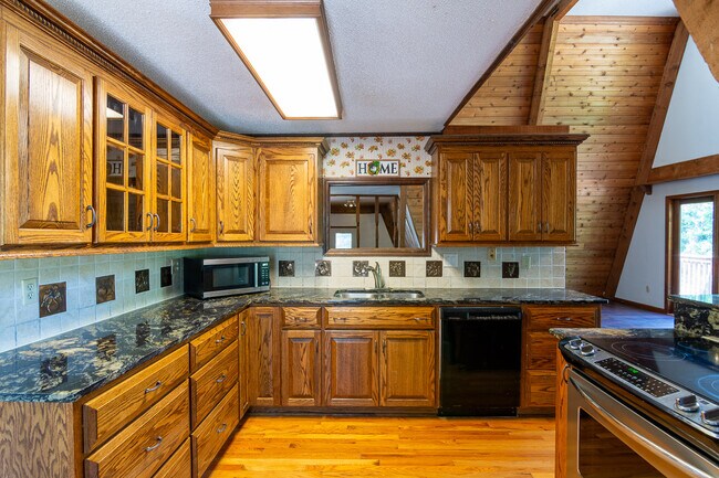 Building Photo - 2865 Old Thomson Rd