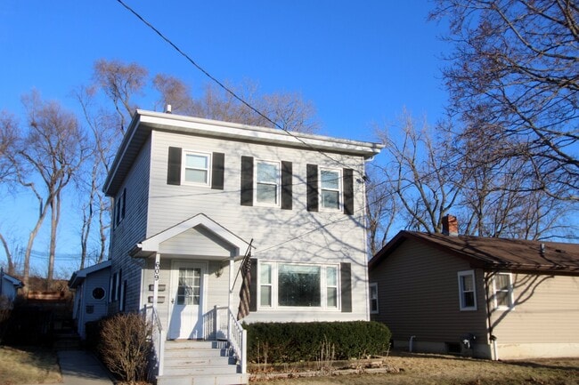 Building Photo - 609 Blakely St