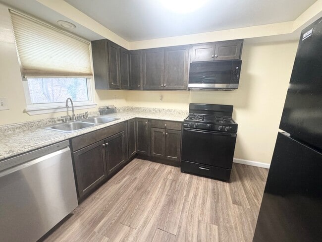 Building Photo - 2 Bed/2Bath Duplex in Ross Township