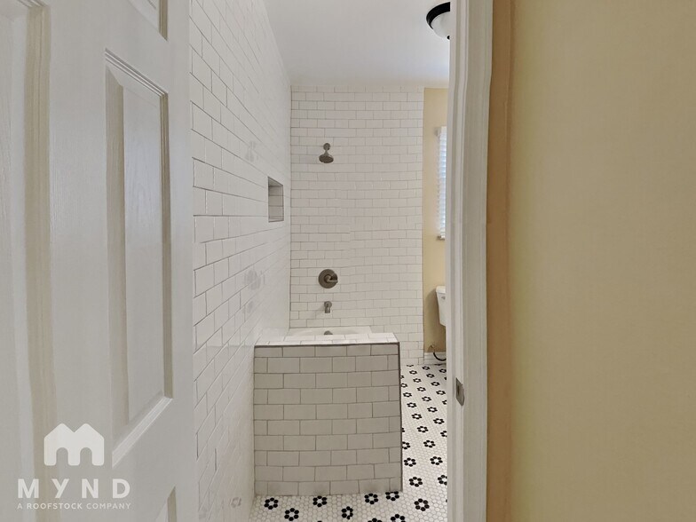 Building Photo - 271 Dakota St