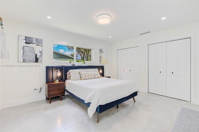 Building Photo - 17460 SW 85th Ave
