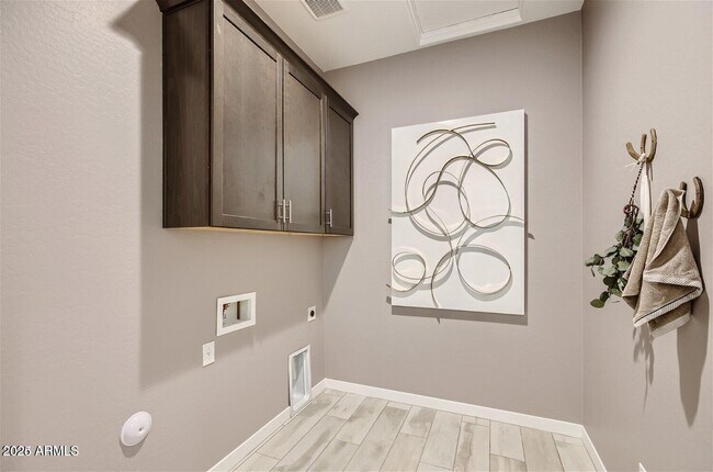 Building Photo - 3841 E Rainbow Dr