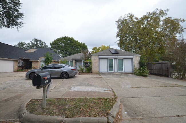 Building Photo - 13102 Richmond Ave.