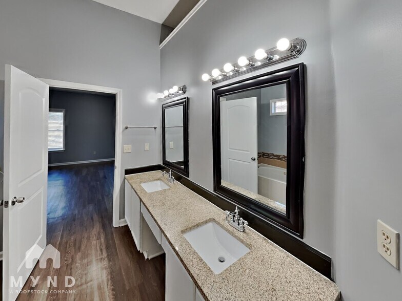 Building Photo - 9368 Brancaster Dr
