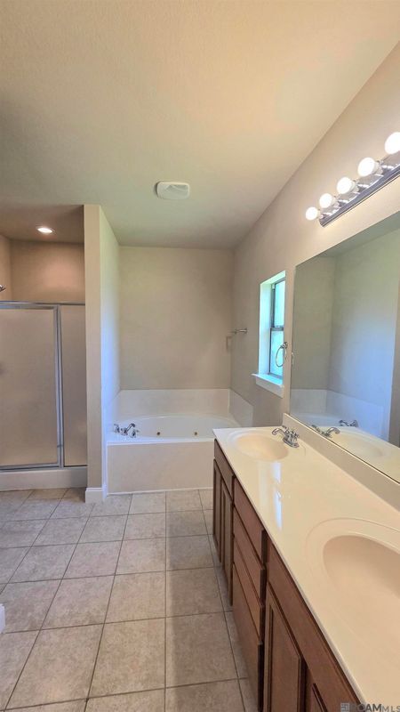 Building Photo - 16545 Antioch Ct