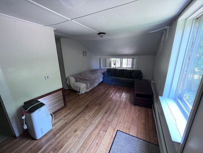 up living room - 7 S Main St