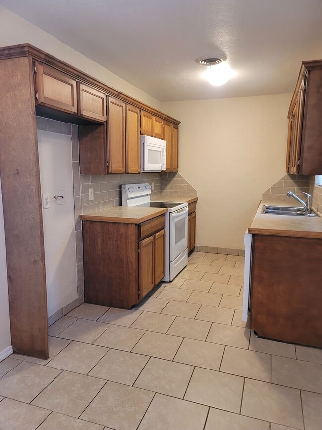 Building Photo - Cozy 3 bed 1.5 bath home for rent in Van B...