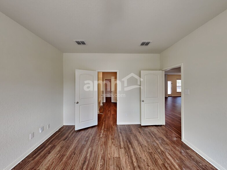 Building Photo - 7931 Bluewater Cove