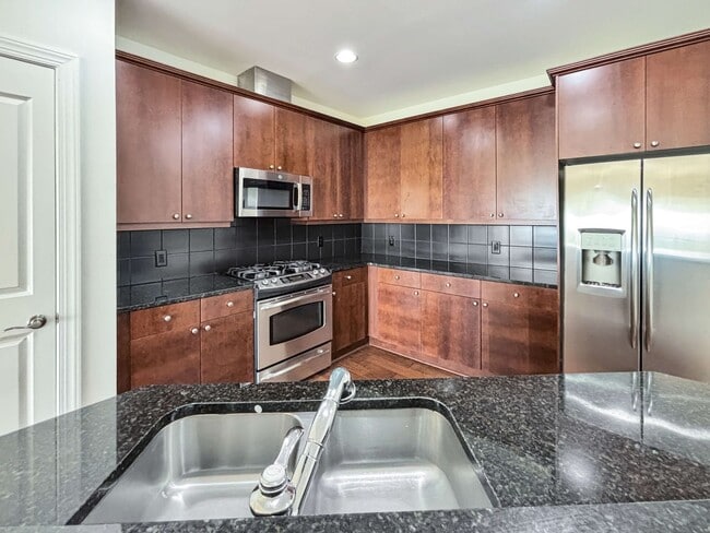 Building Photo - A 2 BR Lifestyle of Luxury at One Vinings Mountain!