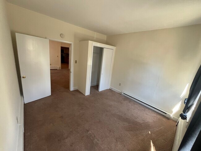 Building Photo - 420 Porter St