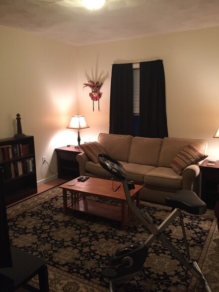 Building Photo - 42 Pond St