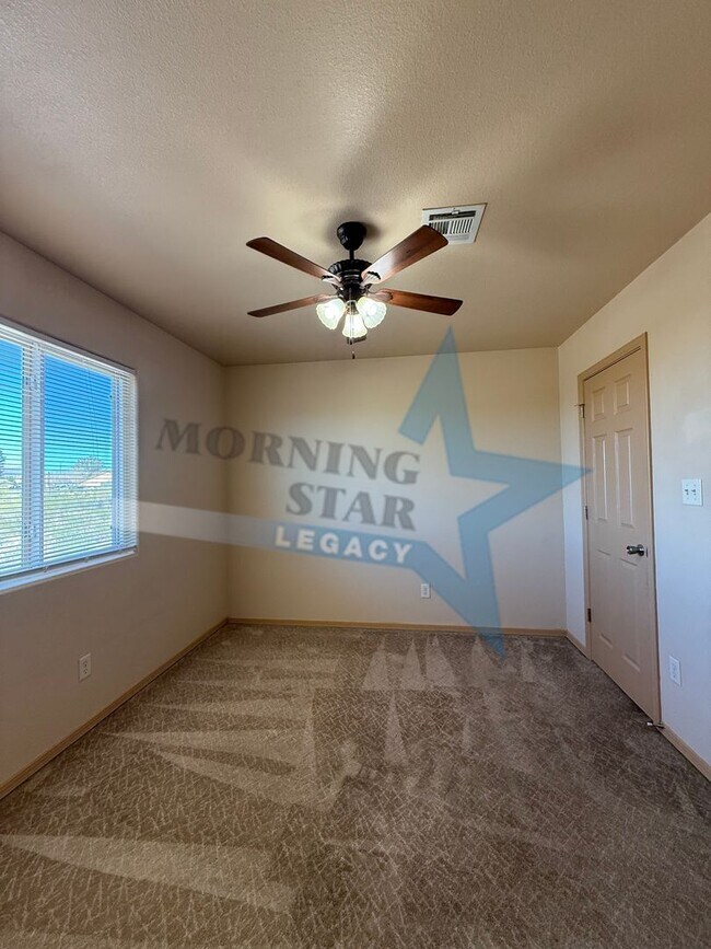 Building Photo - Sweet townhouse in Del Rey!