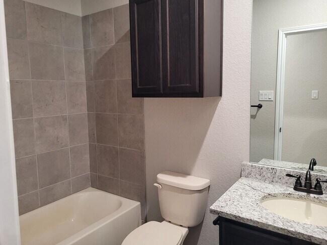 Building Photo - Luxury 3/2 Duplex in Seguin, Texas