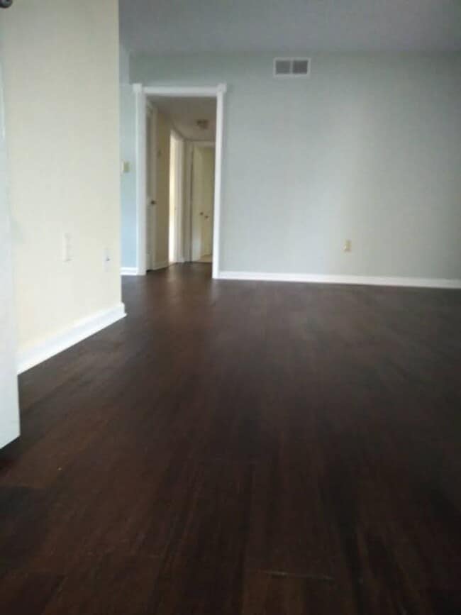 Building Photo - Williams Riverhill