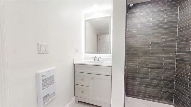 Building Photo - 10 Beaver Brook Rd