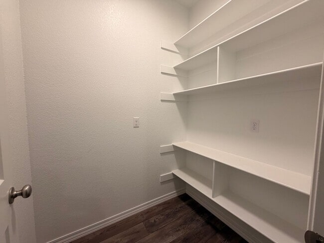 Building Photo - Welcome to your dream home in Russellville, AR!