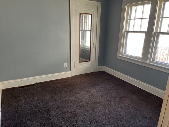 Building Photo - 2bd Single Cash Pay/Section 8