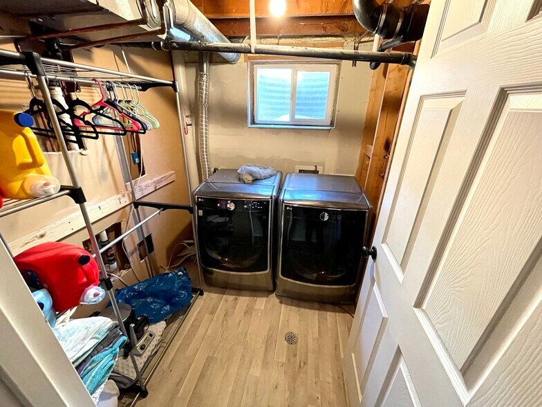 Building Photo - 4585 Martin Dr