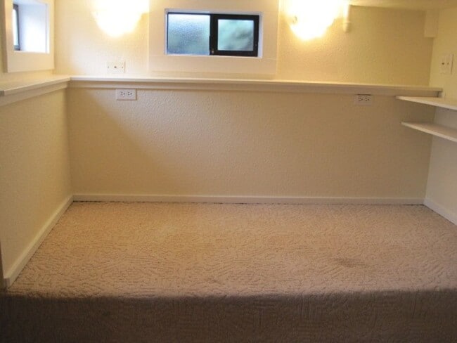 Building Photo - 549