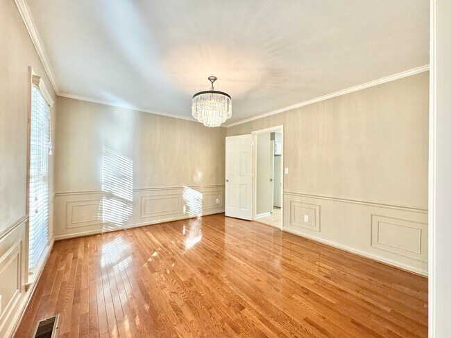 Building Photo - Well Maintained 3 Bedroom with Large Back Deck & Detached Garage!