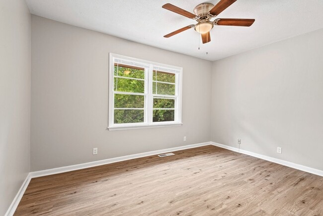 Building Photo - Renovated 2 bedroom townhome 5 miles from downtown Raleigh!