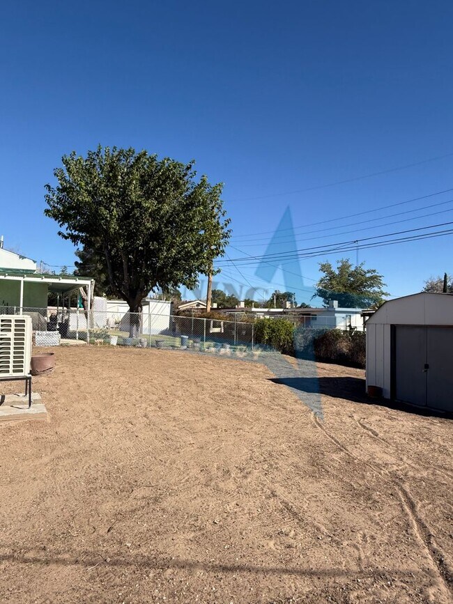 Building Photo - Sweet 2 Bedroom Home - Available Now!