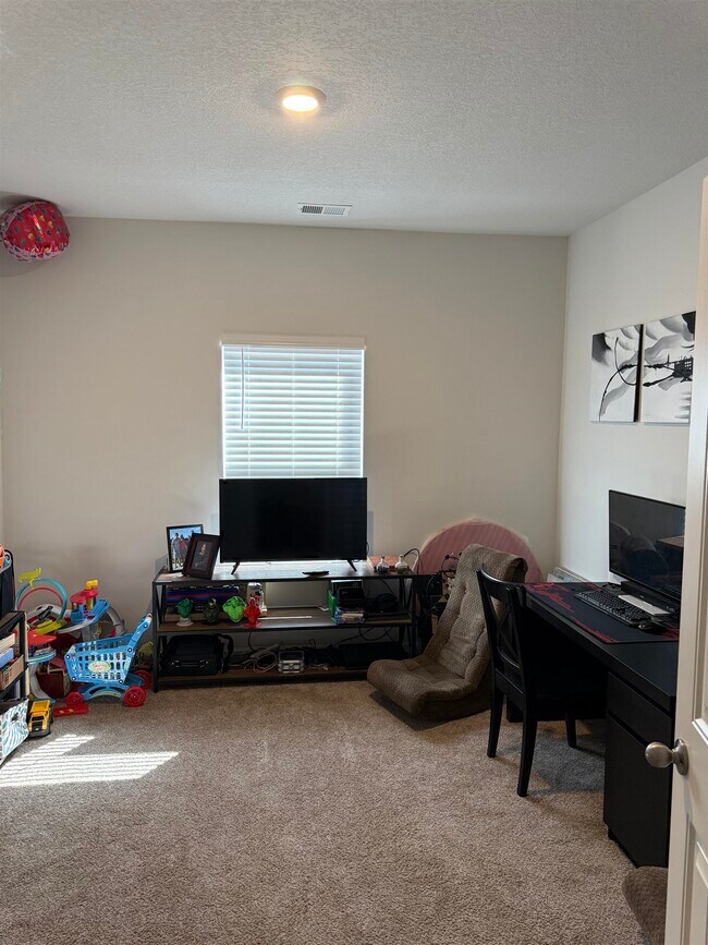 Building Photo - 7968 Hickory Meadow Rd