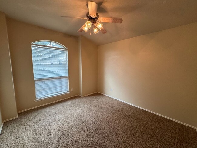Building Photo - 6908 Golden Oak Ln