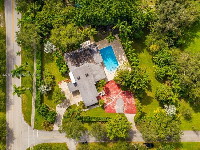 Building Photo - 11800 SW 77th Ave