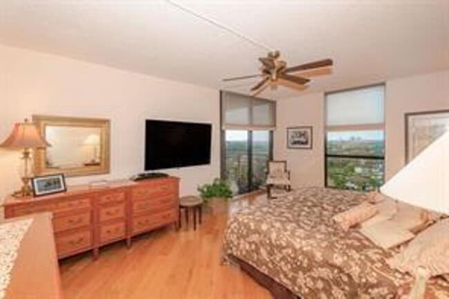 Building Photo - 3598 Yacht Club Dr