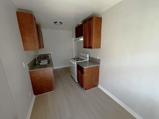 Building Photo - 41 Normandie Ave