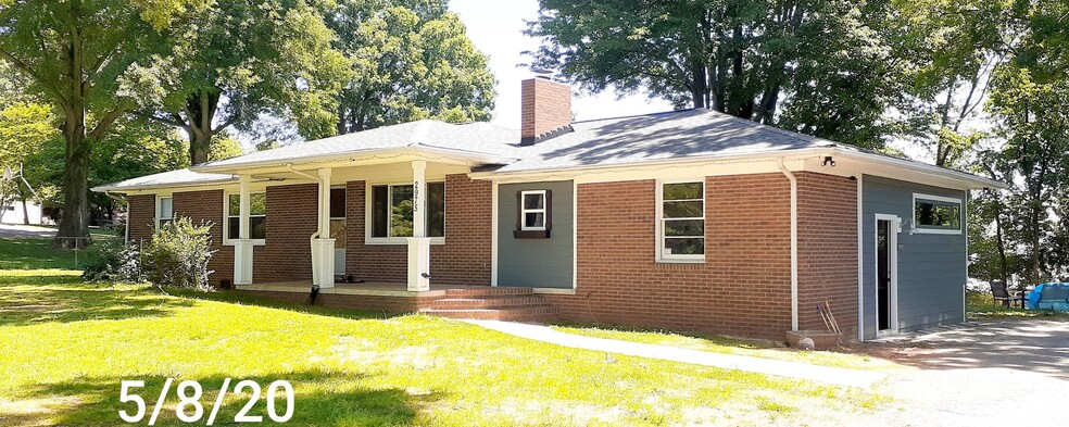 Duplex Home - 2975 Charlotte Hwy