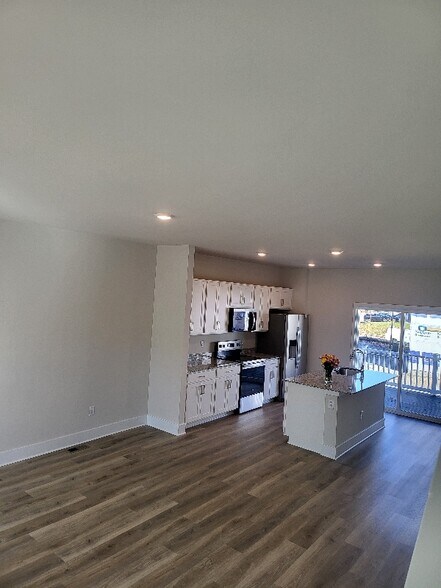 Building Photo - 180 Munsee Cir