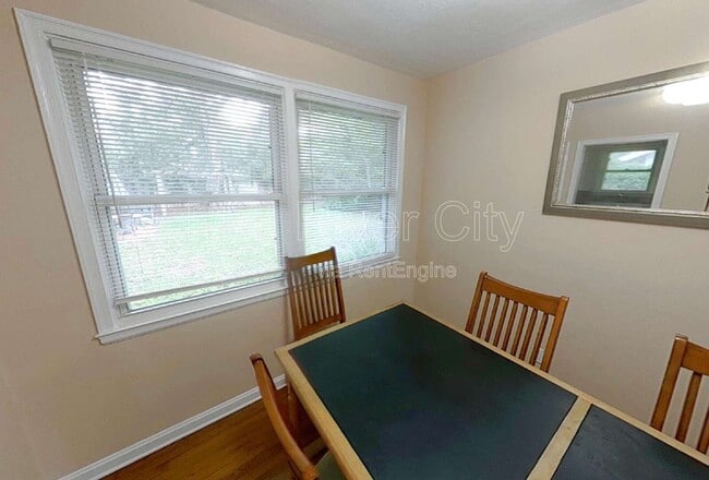 Building Photo - 1543 Peachtree Cir N