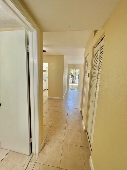 Building Photo - 7909 SW 104th St