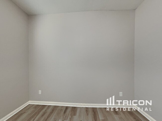 Building Photo - 1502 Tulip Ln