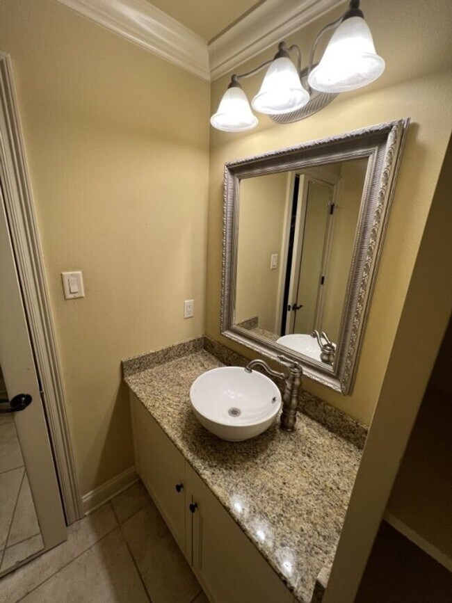 Building Photo - Elegant Two-Story Home with Outdoor Kitchen in Desirable Shadows Lake