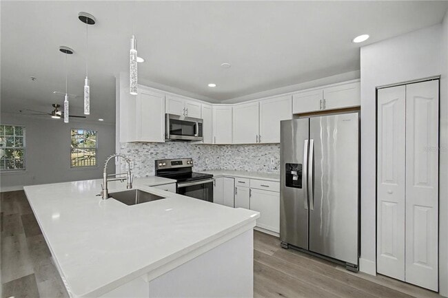 Building Photo - 1042 Waterside Dr