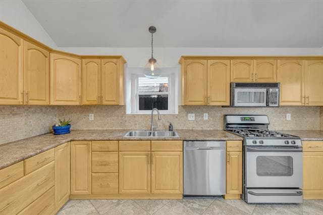 Building Photo - 3354 Summerfield Dr