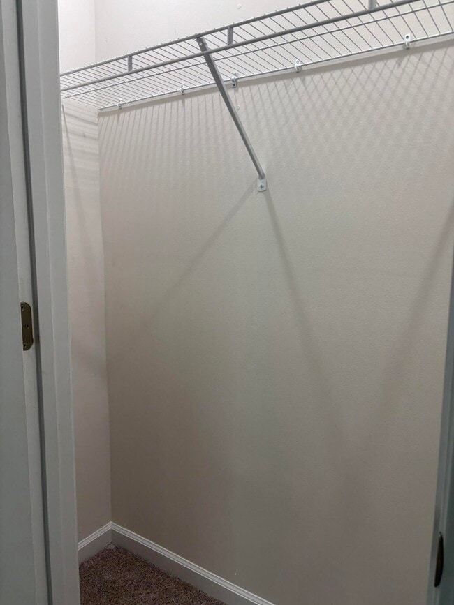 Building Photo - 335 Niblick Dr